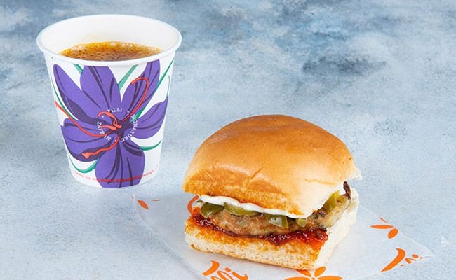 Chicken Shawarma Bunz with Zafran Tea